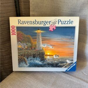 2002 RAVENSBURGER PUZZLE EVENING LIGHTS 1000 PIECES #81305
Lighthouse, Ocean